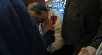 Fatih Camii’nde bıçaklı saldırı: İmamı yaralayan şahıs gözaltına alındı