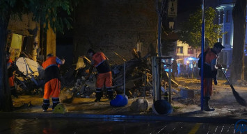 Fatih’te 3 katlı bina çöktü: Vatandaşlar deprem sanıp dışarıya fırladı