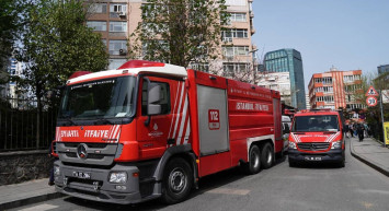 Fatih’te 6 katlı otelde yangın çıktı: Çalışanlar ve müşteriler tahliye ediliyor