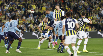 Fenerbahçe-Adana Demirspor maçında tartışılan pozisyon: Penaltı mı değil mi?