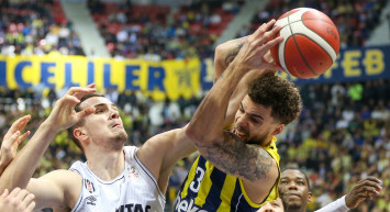 Fenerbahçe Beşiktaş'ı derbide farklı yendi: Finalde Anadolu Efes'in rakibi oldu