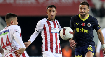 Fenerbahçe şampiyonluk ağır yaralı: Sivasspor ile berabere kaldı