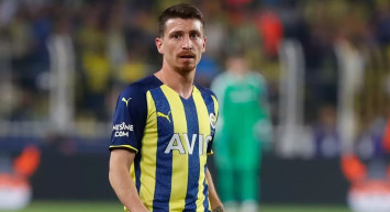 Fenerbahçe'de Mert Hakan Yandaş, A Milli Takım'a çağrılmamış olmasına adeta isyan etti! Fenerbahçe'de oynadığı için çağrılmadığını söylemesi büyük tepki topladı