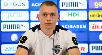 Fenerbahçe'de sakatlanan Atilla Szalai, sahalara en kısa sürede dönebilmek için çalışmalarına devam ettiğini açıkladı