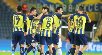 Fenerbahçe'de Sakatlanan İrfan Can Kahveci Sahalardan Uzak Kalacak!