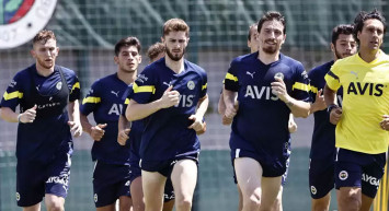 Fenerbahçe'de Şampiyonlar Ligi için Dinamo Kiev ile oynanacak olan maç öncesi yıldız isimlerden güzel haber geldi!