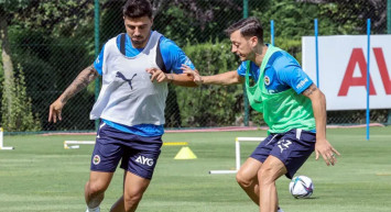 Fenerbahçe'de takımın yıldız futbolcuları Mesut Özil ve Ozan Tufan kadro dışı bırakıldı!