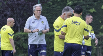 Fenerbahçe'nin yeni teknik direktörü Jorge Jesus, genç futbolcu Burak Kapacak'ı takıma kazandırdı!
