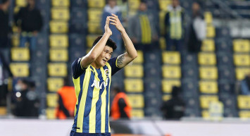 Fenerbahçe’nin yıldızı Kim Min Jae takımdan ayrılıyor mu? Napoli Kim Min Jae transferini bitirdi mi? Napoli Sportif Direktörü Kim Min Jae’nin Fenerbahçe’den transferi hakkında konuştu