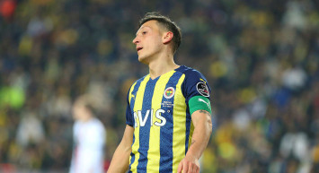Fenerbahçe’yi takipten çıkan Mesut Özil takımdan ayrılacak mı? Mesut Özil Fenerbahçe’ye hizmet etmek istediğini yalan haberlere itibar edilmemesini istedi