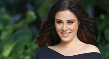 Ferdi Tayfur'un kızı Tuğçe Tayfur arkadaşım dediği kişiyle el ele yakalanınca basın mensuplarına ateş püskürdü