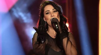 Ferdi Tayfur'un kızı Tuğçe Tayfur sahne aldığı mekanda gizemli erkek arkadaşıyla yakalanınca panik dolu anlar yaşandı