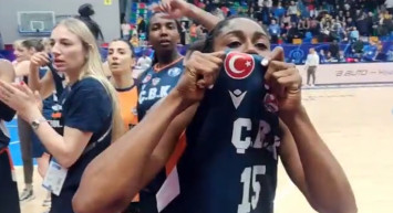 FIBA yetkililerinden Türk bayrağına büyük saygısızlık