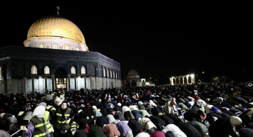 Filistin'de Kadir Gecesi'ne 250 bin Müslüman akın etti!