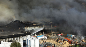 Filistin’deki El Halil şehrinde 1000 kişinin çalıştığı fabrikada felaket bir yangın çıktı!