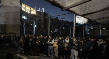 Filistinliler Mescid-i Aksa'nın Kapatılmasına Tepki Gösterdi