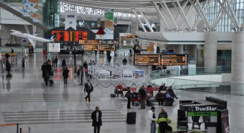 Filmlerde görülen karışıklık gerçek oldu: Batman yerine Amsterdam uçağına bindiler