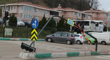 Fırtına o illeri esir aldı: Bursa’da eğitime ara verildi