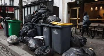 Fransa’da ayaklanma başladı: Paris çöp şehre döndü