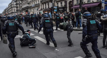 Fransa’da sular durulmuyor: 45 bin personel gece mesaisine çıkacak