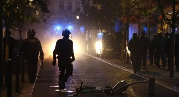 Fransa’da sular durulmuyor: Bir genç daha polis tarafından vuruldu