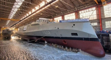 Fransa'da Yunan Donanmasına ait gemide yangın çıktı