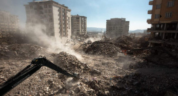 Fransız bilim insanı depremi değerlendirdi: Türkiye 4 metre batıya kaydı