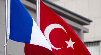 Fransız Medyasından Dikkat Çeken Türkiye İtirafı: Yüzlerce Müslüman Genci Cezbediyor!