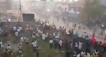 Futbol maçında izdiham: En az 56 kişi hayatını kaybetti