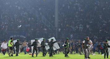 Futbol maçında korkunç izdiham: 174 kişi hayatını kaybetti