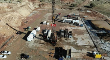 Gabar’da petrol mesaisi gece gündüz sürüyor: Hedef günlük 100 bin varil üretmek