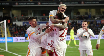 Galatasaray araya tarihi farkla gitti: Başakşehir’e deplasmanda 7 gol attılar