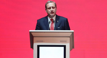 Galatasaray Başkanı Burak Elmas, Divan Kurulu Toplantısı'nda son kez mikrofonların başına geçerek camiaya veda etti