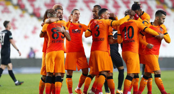 Galatasaray Forması Giyen Sofiane Feghouli, Fenerbahçeli Mesut Özil'den Nefret Ettiğini Açıkladı!