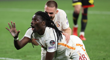 Galatasaray'da Bafetimbi Gomis'ten yeni sezon öncesi iddialı sözler! Rakip taraftarlara alay konusu oldu