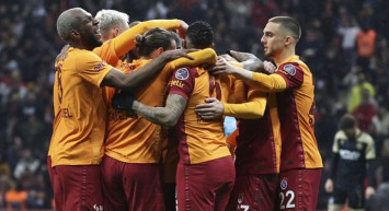 Galatasaray'da Ryan Babel'in iç transferi için maaşında indirime gidildi! Hollandalı futbolcu önerilen rakama razı oldu