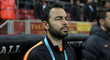 Galatasaray'da Selçuk İnan Kulübe Veda Etti!