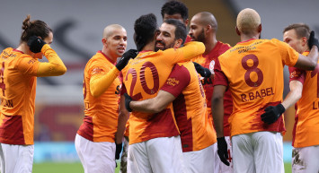 Galatasaray'da Sofiane Feghouli İle Yollar Ayrılıyor!