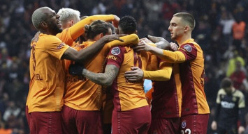 Galatasaray'dan ayrılan Ryan Babel, Eyüpspor'a mı transfer oldu? Futbolcu yeni takımının formasını sırtına geçirdi