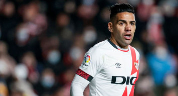 Galatasaray'dan, Rayo Vallecano'ya transfer olan Radamel Falcao takımdan ayrılmayı düşünüyor!