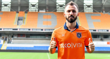 Galatasaray'ın eski futbolcularından olan ve son olarak Medipol Başakşehir formasını terleten Emre Çolak hangi takıma transfer oldu? Futbolcu Spor Toto 1. Lig ekiplerinden Eyüpspor ile anlaştı