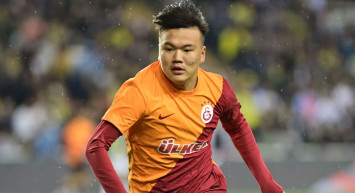 Galatasaray'ın genç yeteneği Beknaz Almazbekov A takımda görev alabilecek!