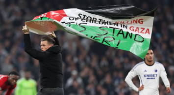 Galatasaray’ın grubunda tarihi mesaj: Kopenhag Manchester United maçına Filistin bayrağı damga vurdu