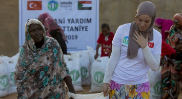 Gamze Özçelik Alkışı Hak Etti!
