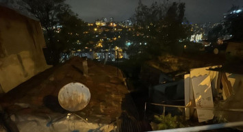 Gaziosmanpaşa’da toprak kayması paniği: 24 evden 96 kişi tahliye edildi