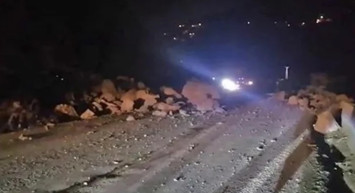 Gaziosmanpaşa'da toprak kayması yaşandı: Konuyla ilgili valilikten açıklama geldi