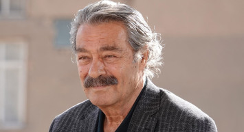 Geçirdiği beyin kanaması sonrasında eski formuna geri dönen Kadir İnanır'ın son hali sevenlerinin yüreğini burktu