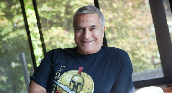 Geçirdiği rahatsızlık nedeniyle elektromanyetik terapiye başlayan Mehmet Ali Erbil’in son görüntüleri olay oldu