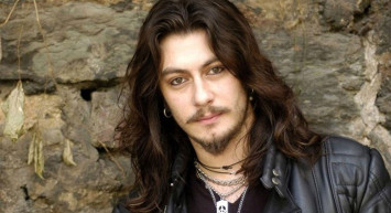 Geçirdiği trafik kazası sonucu hayatını kaybeden Barış Akarsu'nun hayatı beyaz perdeye taşınıyor