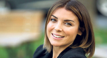 Gelsin Hayat Bildiğin Gibi Derya kimdir, gerçek adı nedir? Özge Özberk kimdir, kaç yaşında?